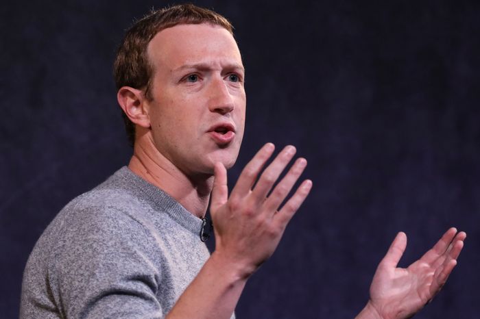 Zuckerberg: “Sorry, but we have to fire 11,000 employees.”
